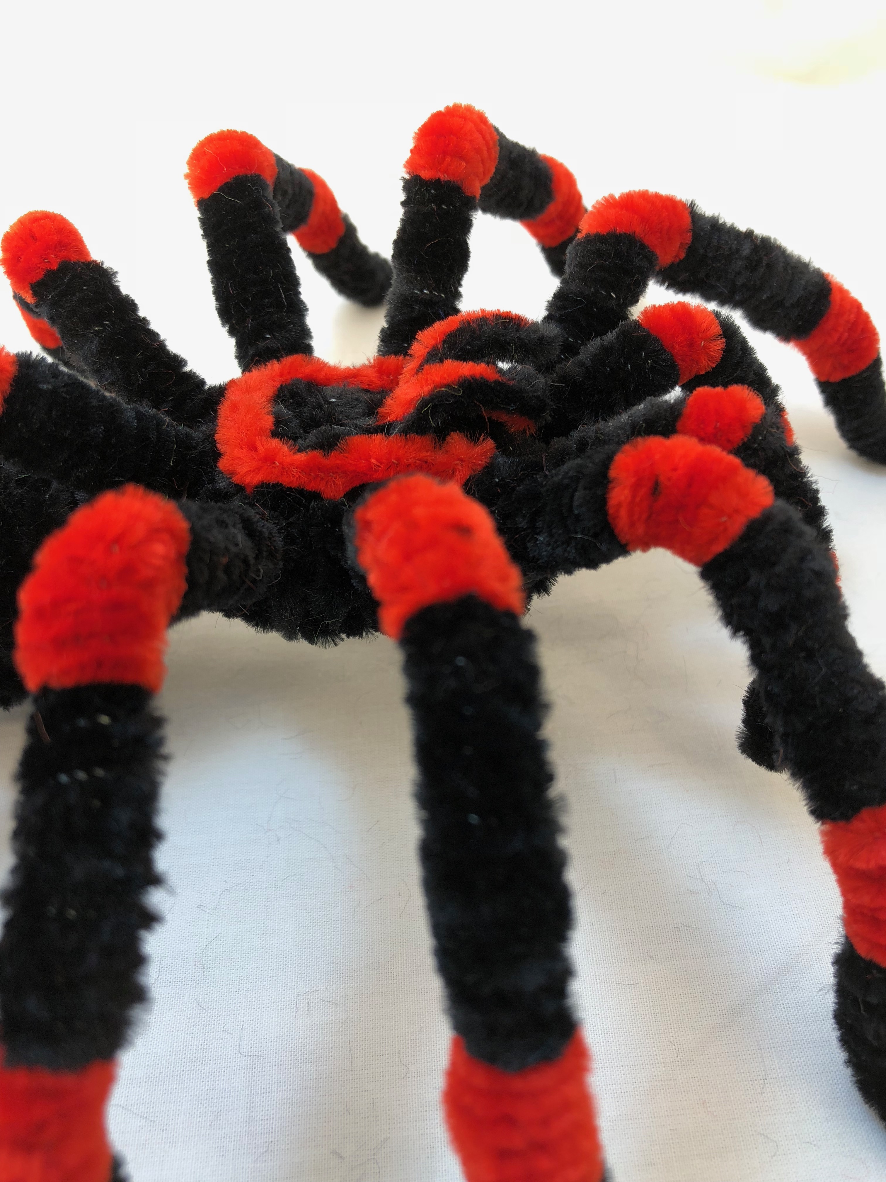 Pipe Cleaner Tarantula in 15 Steps – Step By Step Instructions  (Intermediate 3 hour project) – Pipe Cleaner Animals